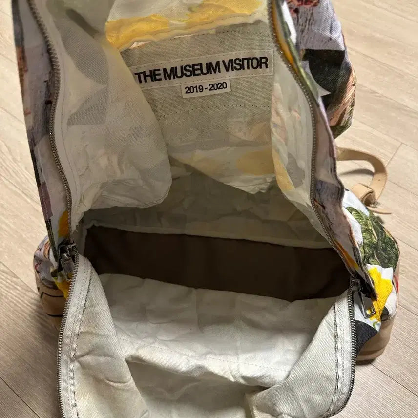[BUNJANG] The Museum Visitor Backpack Bag / 더뮤지엄비지터 백팩 가방