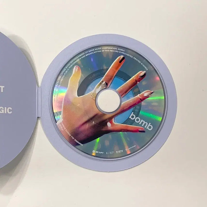 [새상품] 아일릿 인이어 미니앨범 3집 bomb (포카/CD/가사지)