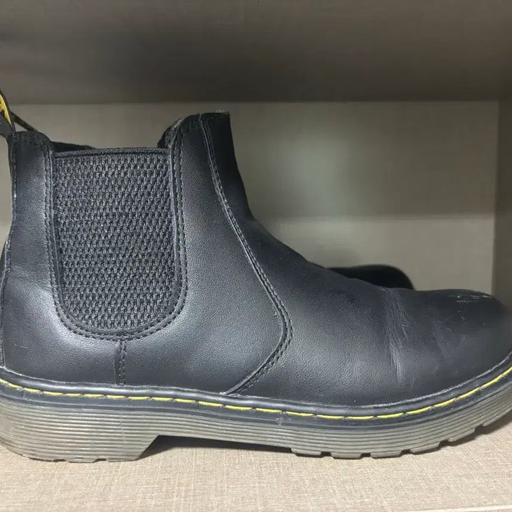 [BUNJANG] Dr. Martens Chelsea Boots Kids Black / 닥터마틴 첼시부츠 키즈 블랙 uk3(220) 까짐, 주름 있음