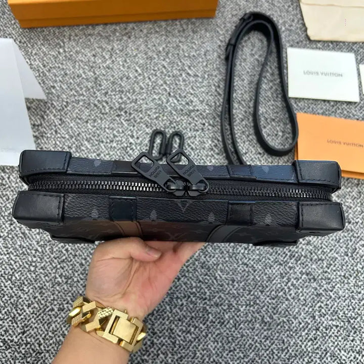 [BUNJANG] Louis Vuitton Eclipse Soft Trunk Messenger Bag Black / {풀구성} 루이비통 이클립스 소프트 트렁크 메신저백 블랙