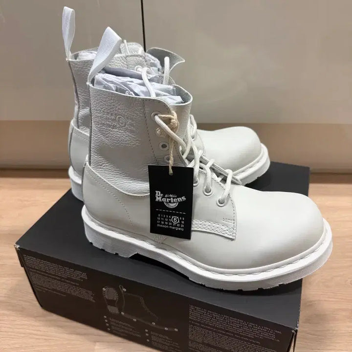 [BUNJANG] Dr. Martens MM6 Maison Margiela 1460 8-Eye Boots / [260]새상품 닥터마틴 x MM6 메종 마르지엘라 1460