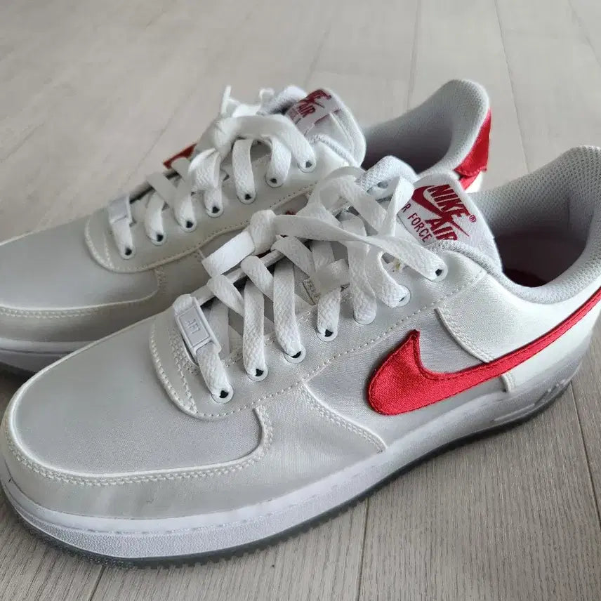[BUNJANG] Nike Air Force 1 White Red Swoosh Sneakers / 나이키 에어포스1 흰빨 스우시 새상품 260사이즈