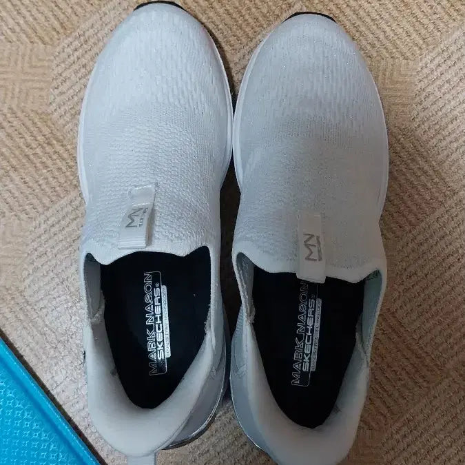 [SOLD OUT] 스케쳐스 트리플 웨지 슬림온. 240