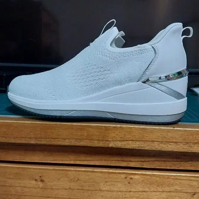 [SOLD OUT] 스케쳐스 트리플 웨지 슬림온. 240