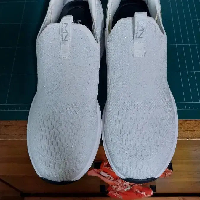 [SOLD OUT] 스케쳐스 트리플 웨지 슬림온. 240