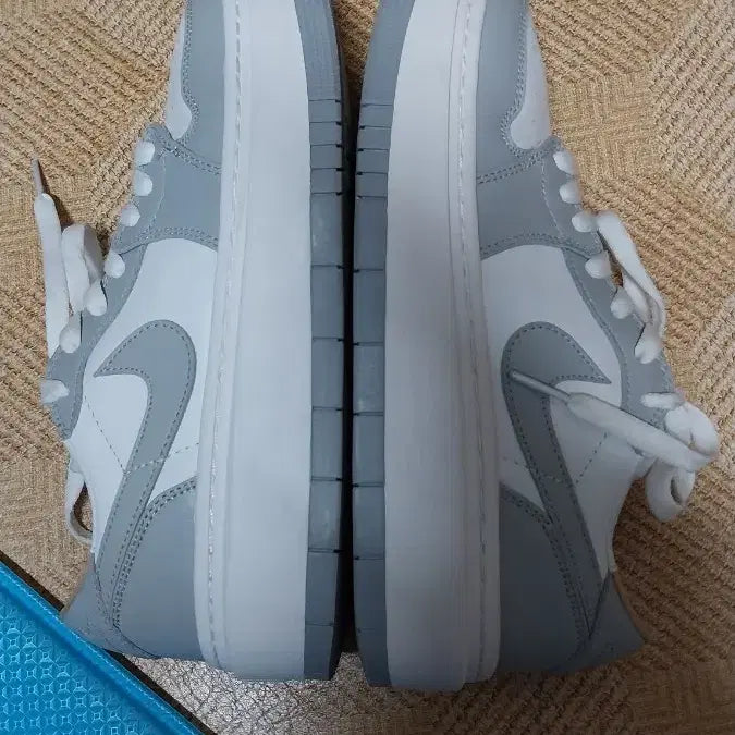 [BUNJANG] Nike Air Jordan 1 Wolf Gray Elevate Sneakers (Size 240) / 나이키 에어조던1 정품 운동화.240