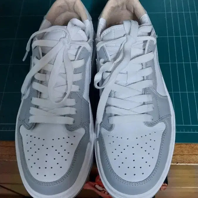 [BUNJANG] Nike Air Jordan 1 Wolf Gray Elevate Sneakers (Size 240) / 나이키 에어조던1 정품 운동화.240