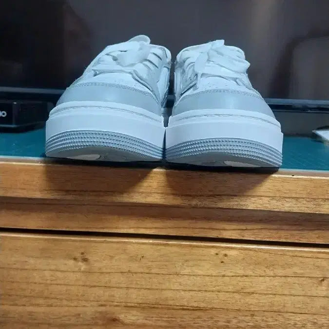 [BUNJANG] Nike Air Jordan 1 Wolf Gray Elevate Sneakers (Size 240) / 나이키 에어조던1 정품 운동화.240