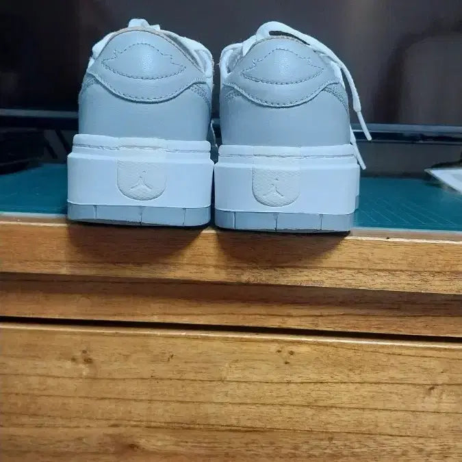 [BUNJANG] Nike Air Jordan 1 Wolf Gray Elevate Sneakers (Size 240) / 나이키 에어조던1 정품 운동화.240