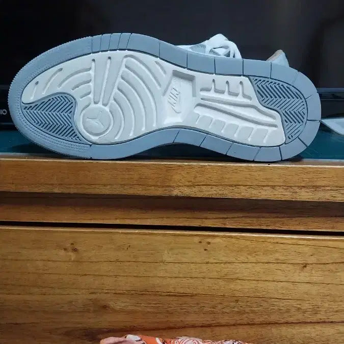 [BUNJANG] Nike Air Jordan 1 Wolf Gray Elevate Sneakers (Size 240) / 나이키 에어조던1 정품 운동화.240