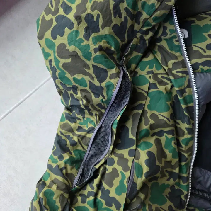 [BUNJANG] Goose Down Board Jacket (Size L) / 일본판 카모 노스페이스 구스다운 보드자켓 L(105)