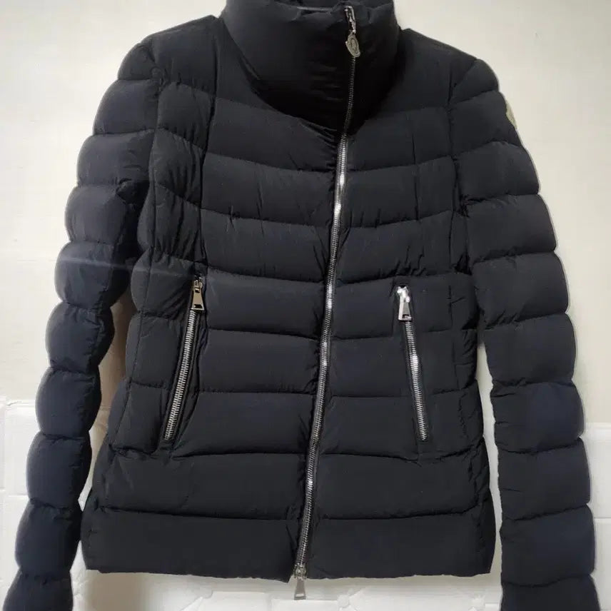 [BUNJANG] Moncler Short Lightweight Padded Jacket Black Limited Edition / [정품] 몽클레어 패딩 숏경량패딩 블랙 2 (여성용) 새상품급 한정판