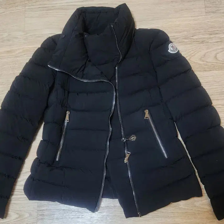 [BUNJANG] Moncler Short Lightweight Padded Jacket Black Limited Edition / [정품] 몽클레어 패딩 숏경량패딩 블랙 2 (여성용) 새상품급 한정판