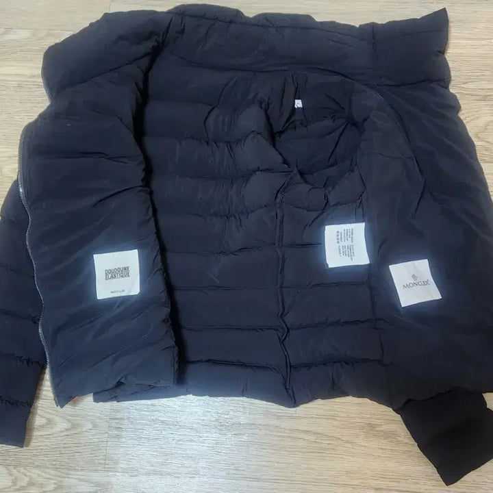 [BUNJANG] Moncler Short Lightweight Padded Jacket Black Limited Edition / [정품] 몽클레어 패딩 숏경량패딩 블랙 2 (여성용) 새상품급 한정판