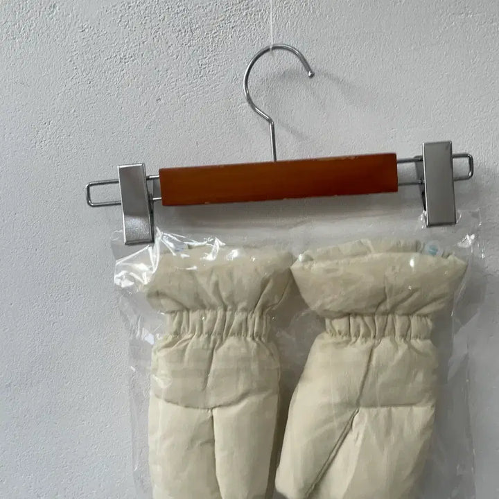 [BUNJANG] Unbranded Ivory Down Filled Mittens / 새상품 아이보리 오리털 패딩 벙어리 장갑