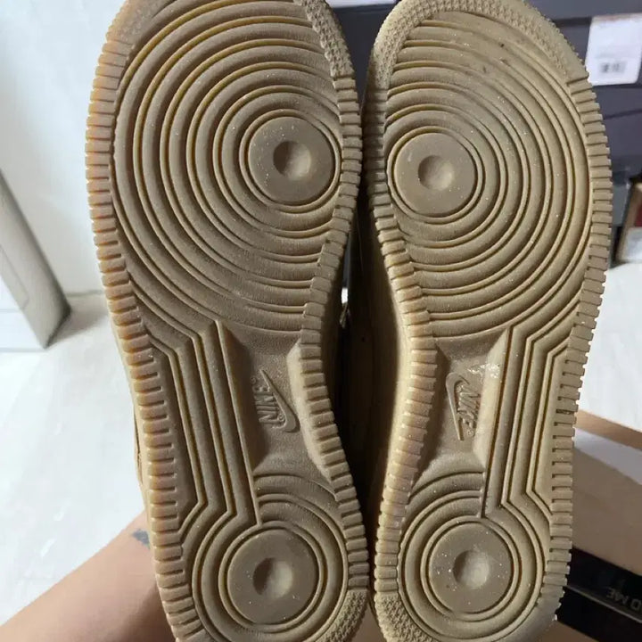 [BUNJANG] Nike Air Force 1 Low Flax (Size 245) / 나이키슈프림 에어포스1 로우 된장 245