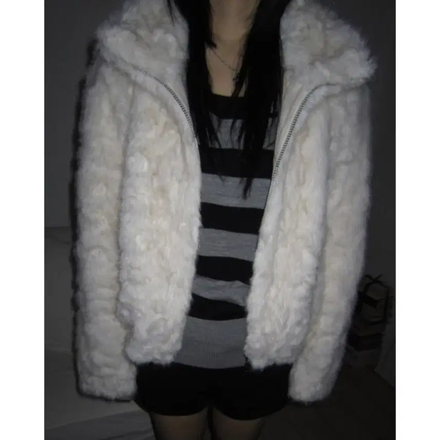 [BUNJANG] is is Puppy Fur Ivory Crop Jacket / 이즈이즈 퍼피 퍼 점퍼 아이보리 크롭 자켓