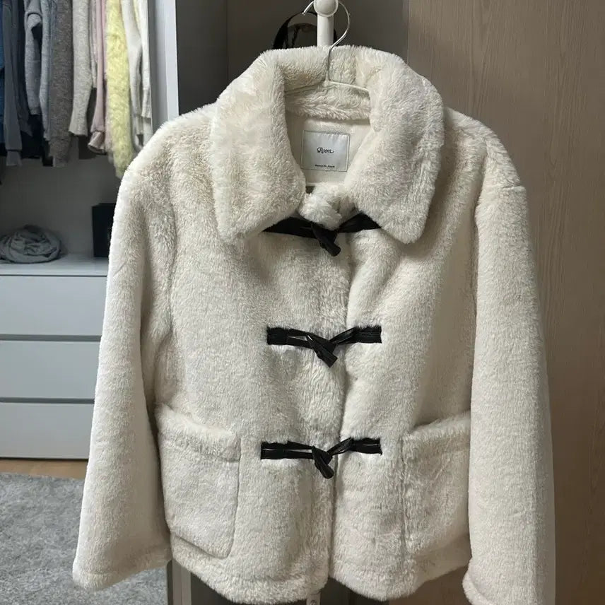 [BUNJANG] Roem Faux Fur Jacket / Roem 로엠 떡볶이 퍼 자켓