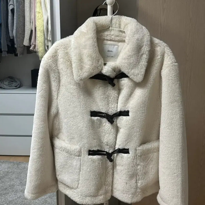 [BUNJANG] Roem Faux Fur Jacket / Roem 로엠 떡볶이 퍼 자켓