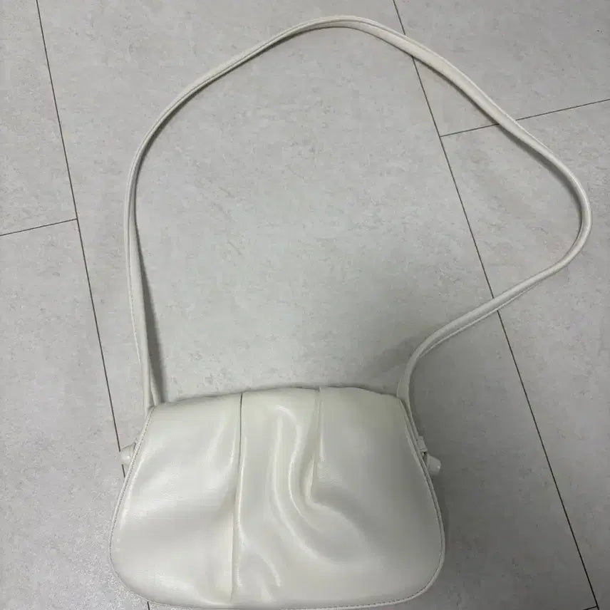 [BUNJANG] White Tulip Crossbody Bag / 화이트 튤립 크로스백