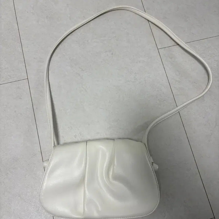 [BUNJANG] White Tulip Crossbody Bag / 화이트 튤립 크로스백