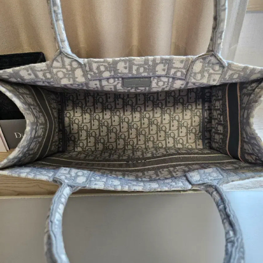 [BUNJANG] Dior Oblique Embroidered Book Tote Bag Medium / [정품/당일배송] 디올 북 토트 오블리크 자수 백 미듐