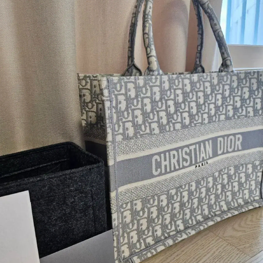 [BUNJANG] Dior Oblique Embroidered Book Tote Bag Medium / [정품/당일배송] 디올 북 토트 오블리크 자수 백 미듐