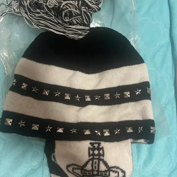 [BUNJANG] Palace x Vivienne Westwood Earflap Beanie / 새상품) 팔라스 x 비비안웨스트우드 이어플랩 비니