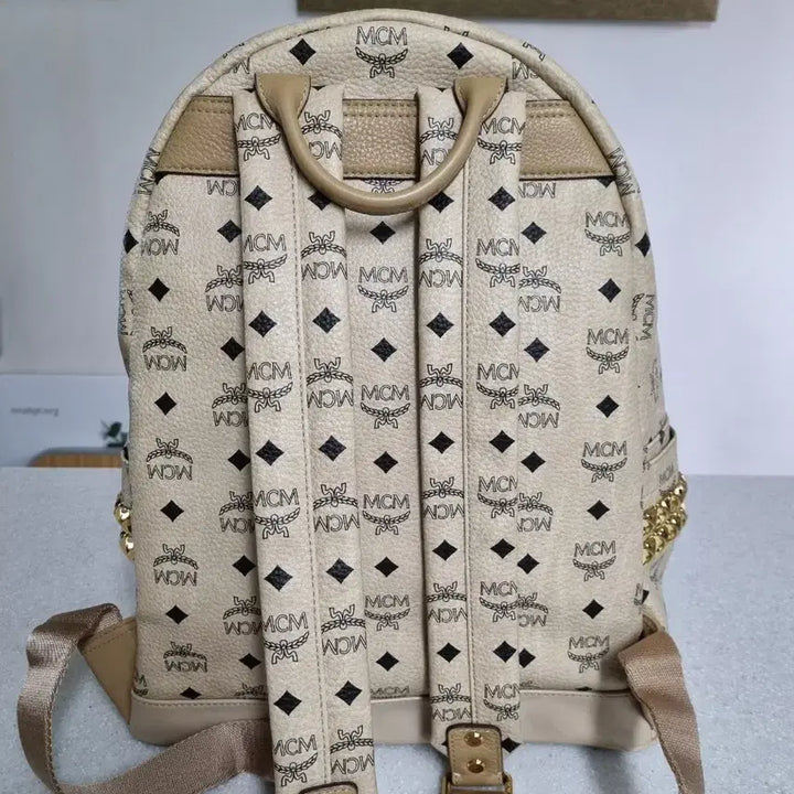 [SOLD OUT] (정품)엠씨엠 스터드 비세토스 백팩 L