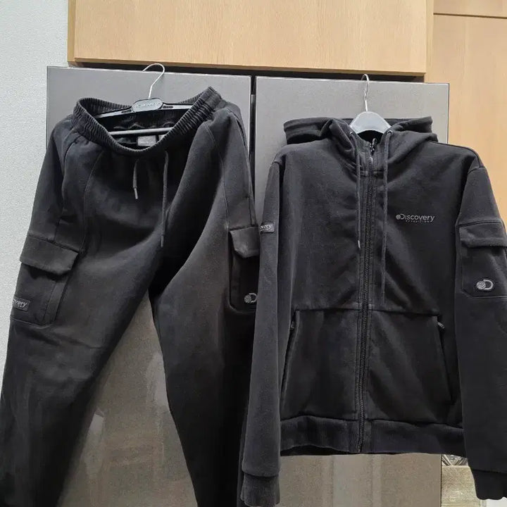 [BUNJANG] Discovery Black Top and Bottom Set / 거의새것ㅡ디스커버리 상하복