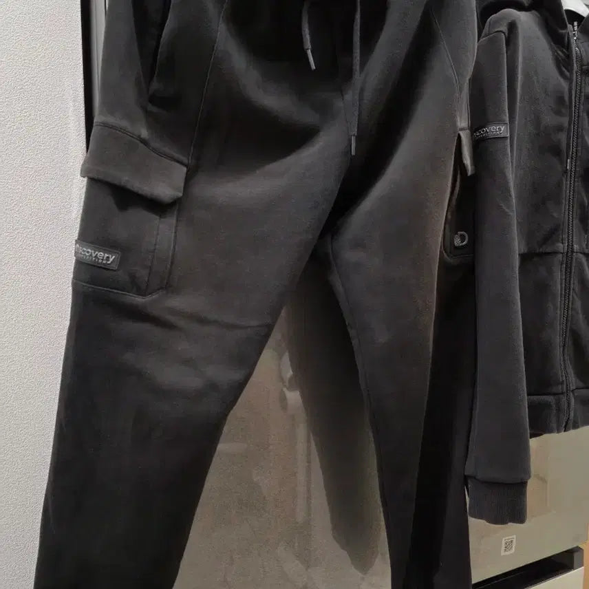 [BUNJANG] Discovery Black Top and Bottom Set / 거의새것ㅡ디스커버리 상하복