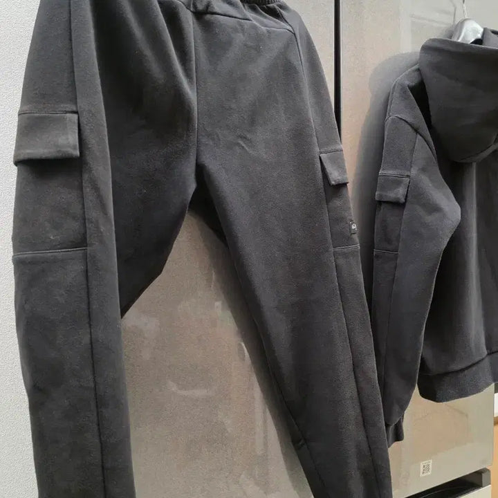 [BUNJANG] Discovery Black Top and Bottom Set / 거의새것ㅡ디스커버리 상하복