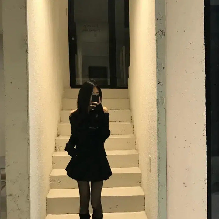 [BUNJANG] Day One-T Off-Shoulder Knit Black / 데이원트 오프숄더 니트 블랙