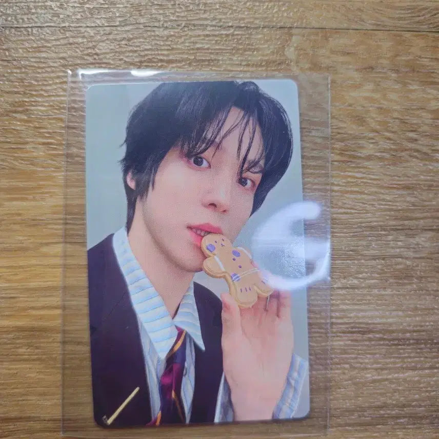 에이티즈  시즌그리팅 시그 포카 쿠키버전 윤호