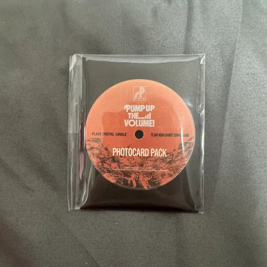 플레이브 PUMP UP THE VOLUME 포토카드