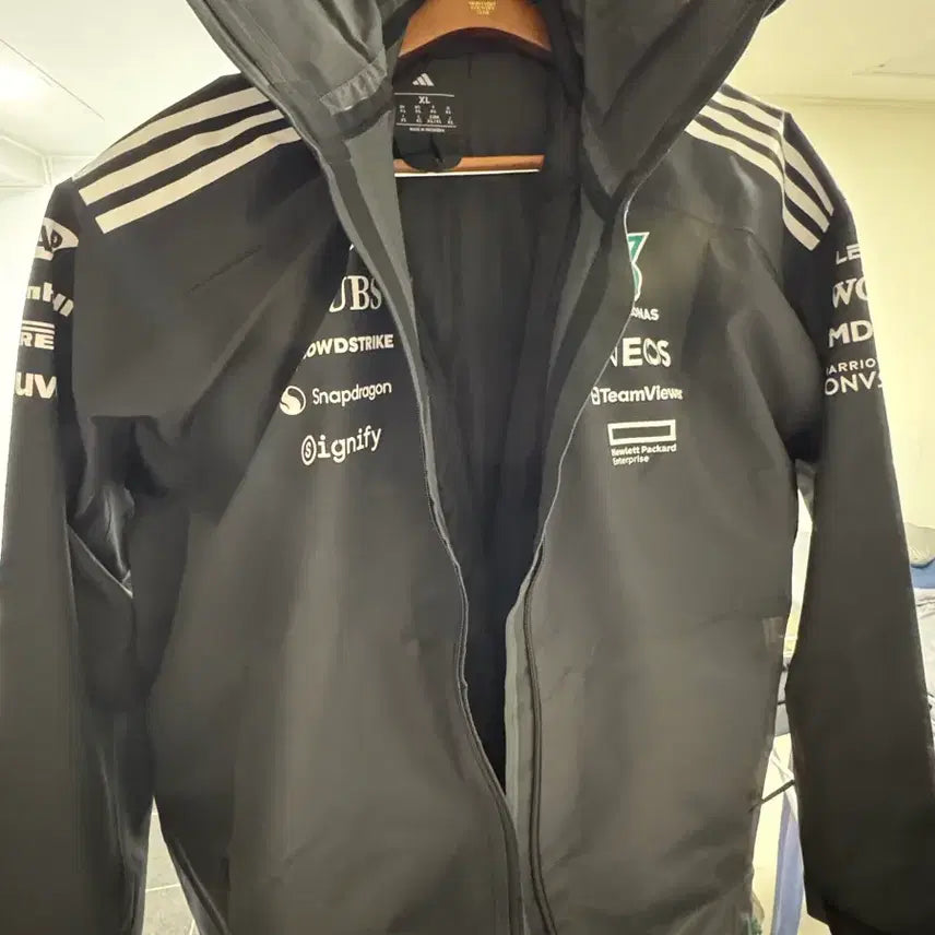 [BUNJANG] Adidas F1 Team Mercedes Hooded Jacket / 아디다스 F1 팀메르세데스 후드 자켓