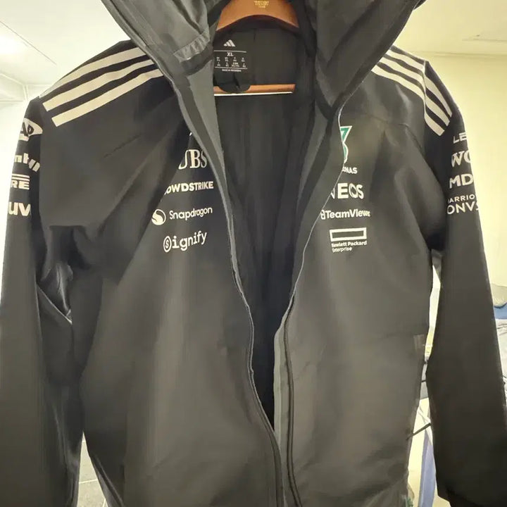[BUNJANG] Adidas F1 Team Mercedes Hooded Jacket / 아디다스 F1 팀메르세데스 후드 자켓