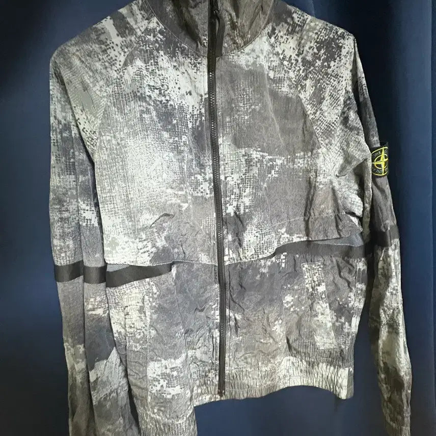 [BUNJANG] Stone Island Dissolving Grid Camo Jacket / [S] 스톤아일랜드 24ss 디졸빙 그리드 카모 온 에코닐 자켓
