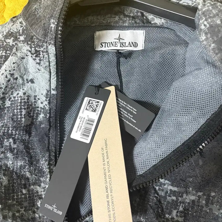 [BUNJANG] Stone Island Dissolving Grid Camo Jacket / [S] 스톤아일랜드 24ss 디졸빙 그리드 카모 온 에코닐 자켓
