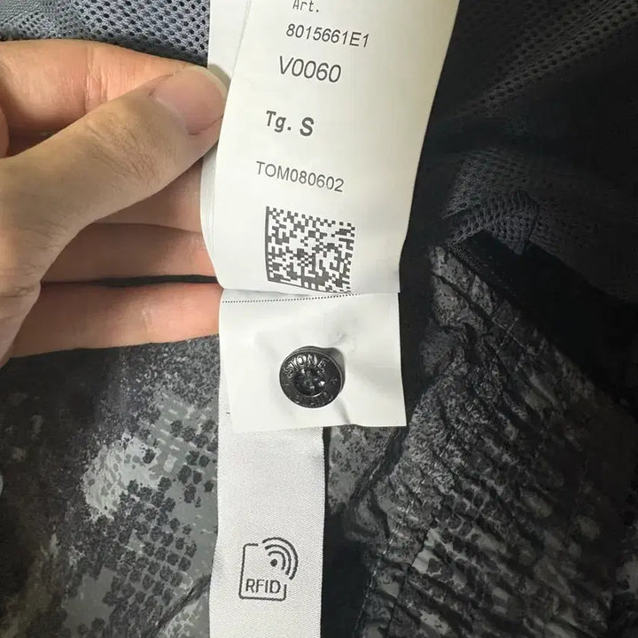 [BUNJANG] Stone Island Dissolving Grid Camo Jacket / [S] 스톤아일랜드 24ss 디졸빙 그리드 카모 온 에코닐 자켓