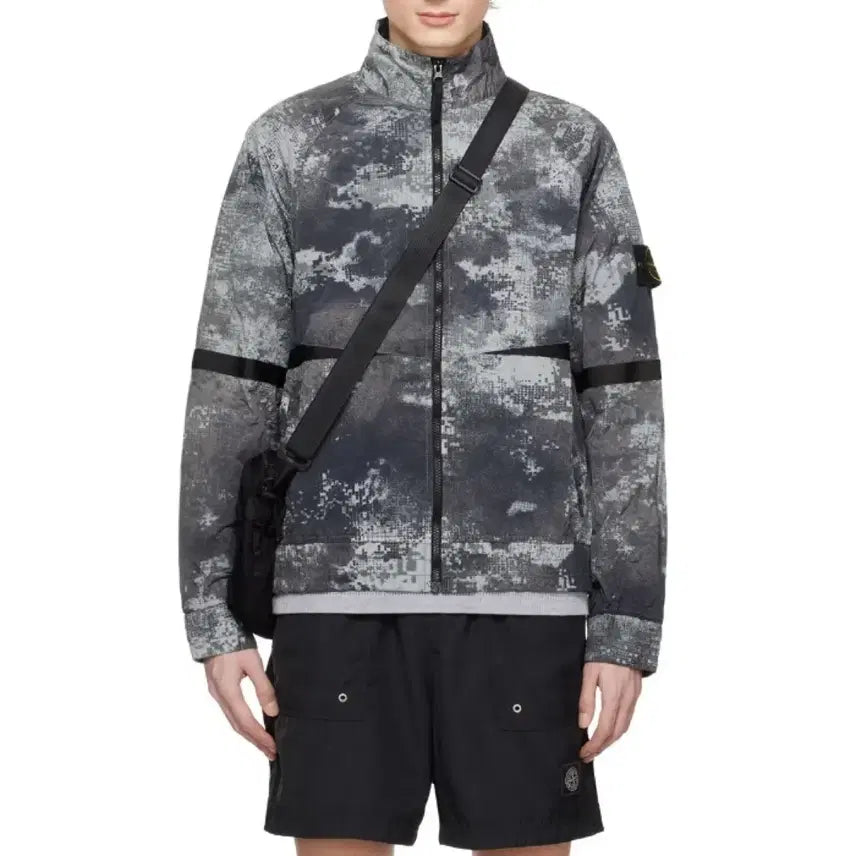 [BUNJANG] Stone Island Dissolving Grid Camo Jacket / [S] 스톤아일랜드 24ss 디졸빙 그리드 카모 온 에코닐 자켓