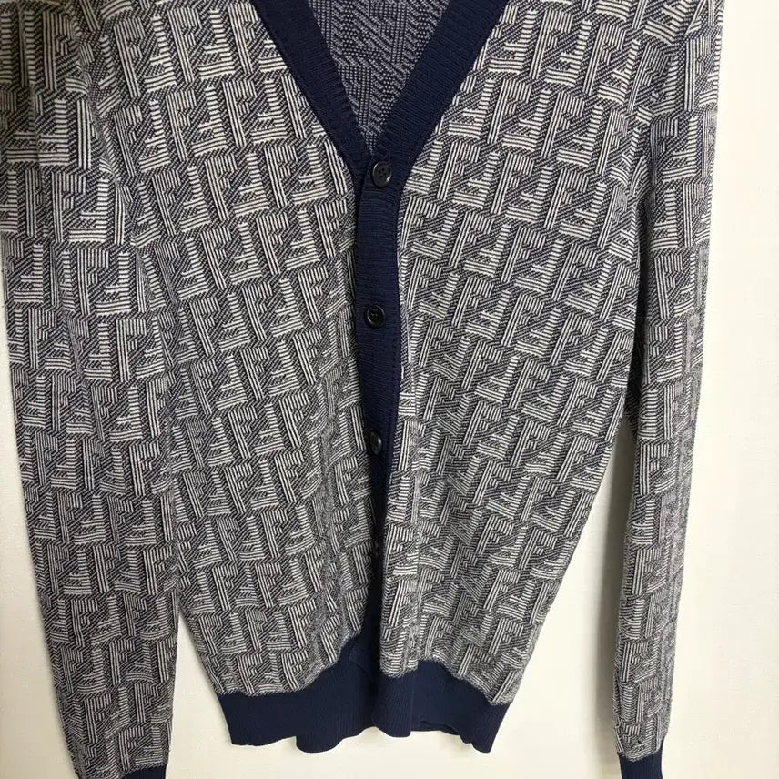 [BUNJANG] Fendi FF Pattern Wool Cardigan / 펜디 FF 패턴 울 가디건 48 사이즈100-103