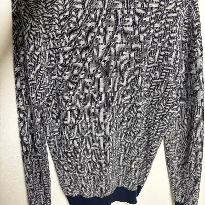 [BUNJANG] Fendi FF Pattern Wool Cardigan / 펜디 FF 패턴 울 가디건 48 사이즈100-103