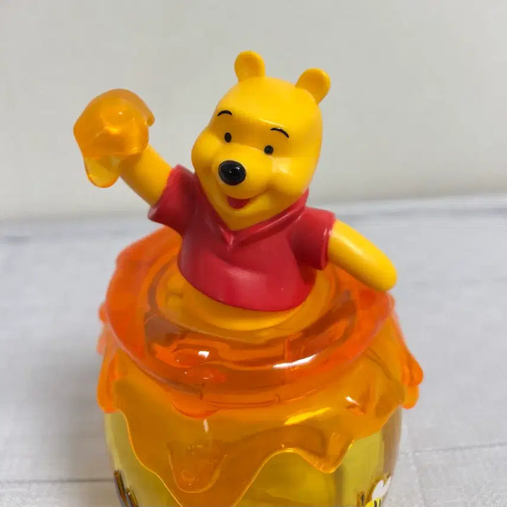 [BUNJANG] Disney Land Winnie the Pooh Candy Container / 도쿄 디즈니랜드 곰돌이푸 캔디통