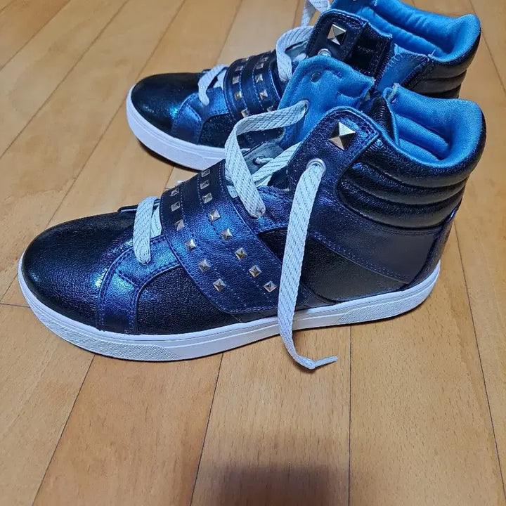 [BUNJANG] Black Studded High-Top Sneakers / 블랙 스터드 하이탑 스니커즈