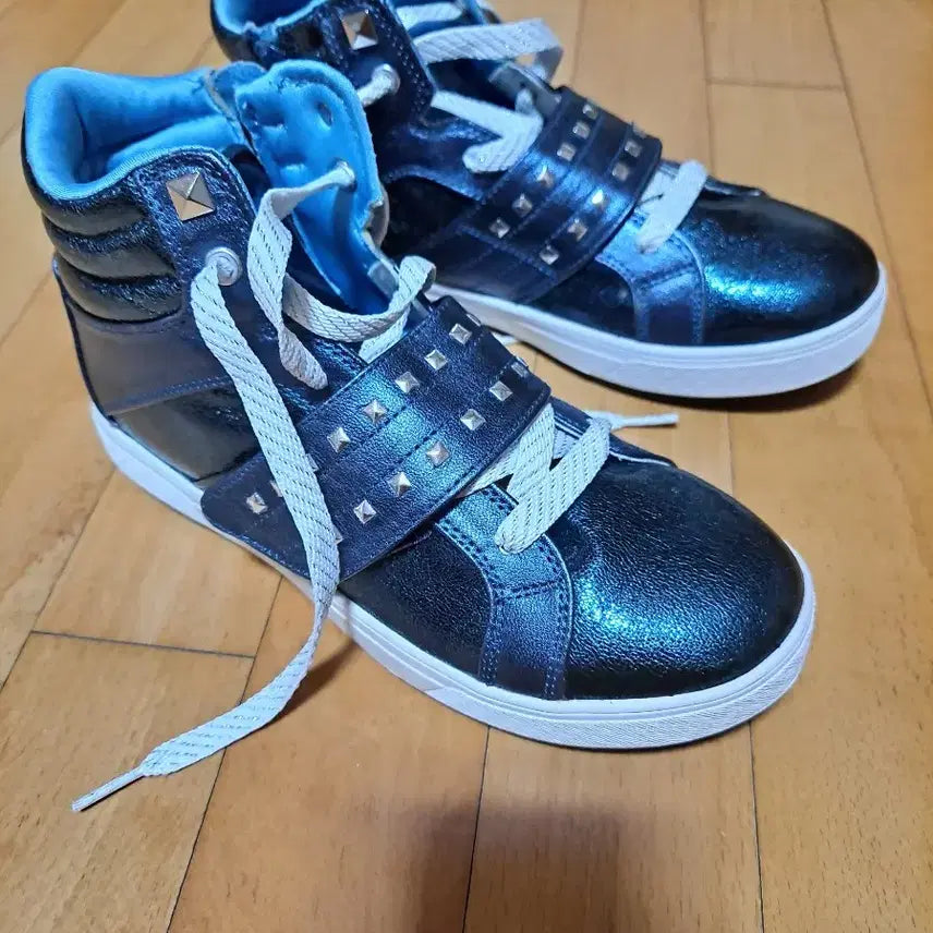 [BUNJANG] Black Studded High-Top Sneakers / 블랙 스터드 하이탑 스니커즈