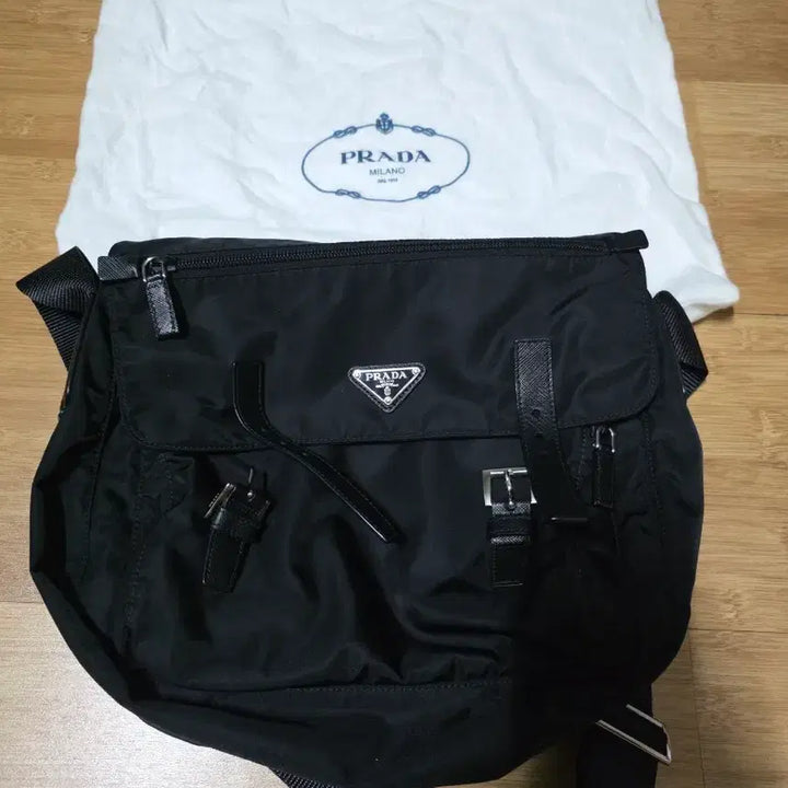 [BUNJANG] Prada Nylon Triangle Logo Messenger Bag / 프라다 나일론 삼각로고 메신저백 크로스백 1BD671