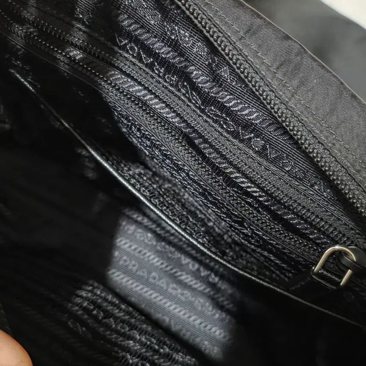 [BUNJANG] Prada Nylon Triangle Logo Messenger Bag / 프라다 나일론 삼각로고 메신저백 크로스백 1BD671