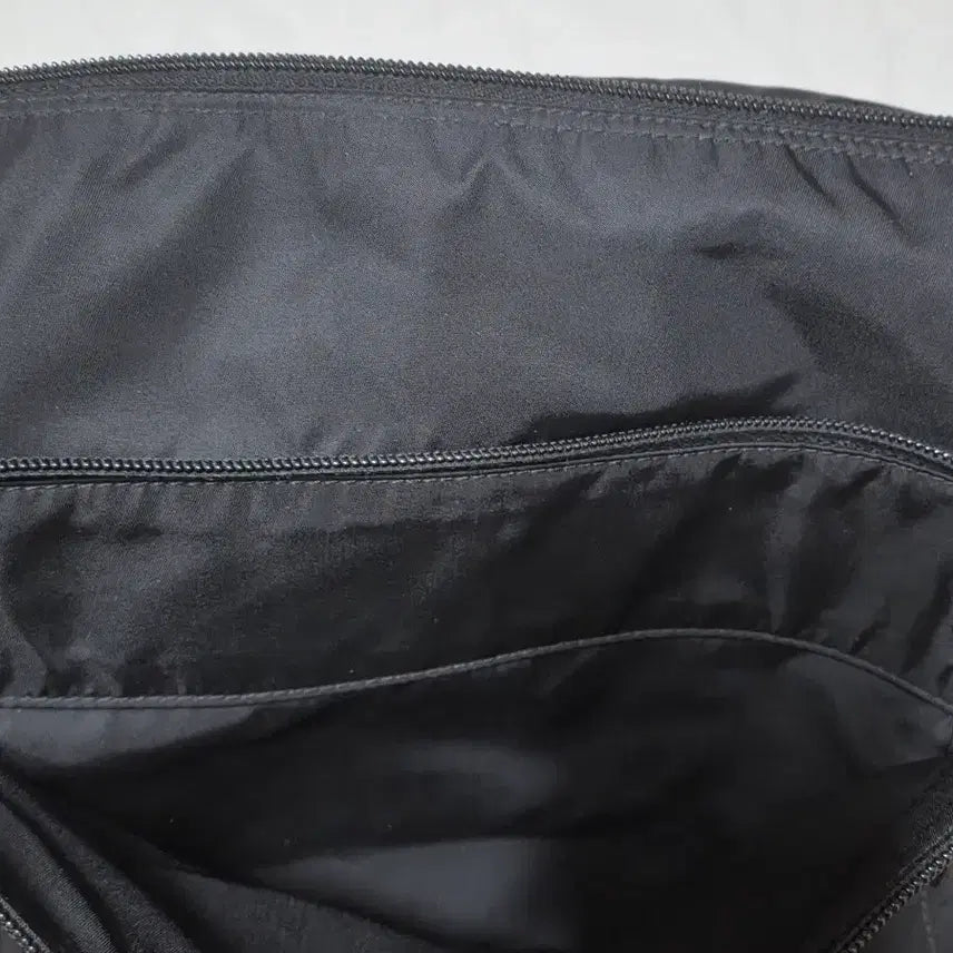 [BUNJANG] Prada Nylon Triangle Logo Messenger Bag / 프라다 나일론 삼각로고 메신저백 크로스백 1BD671