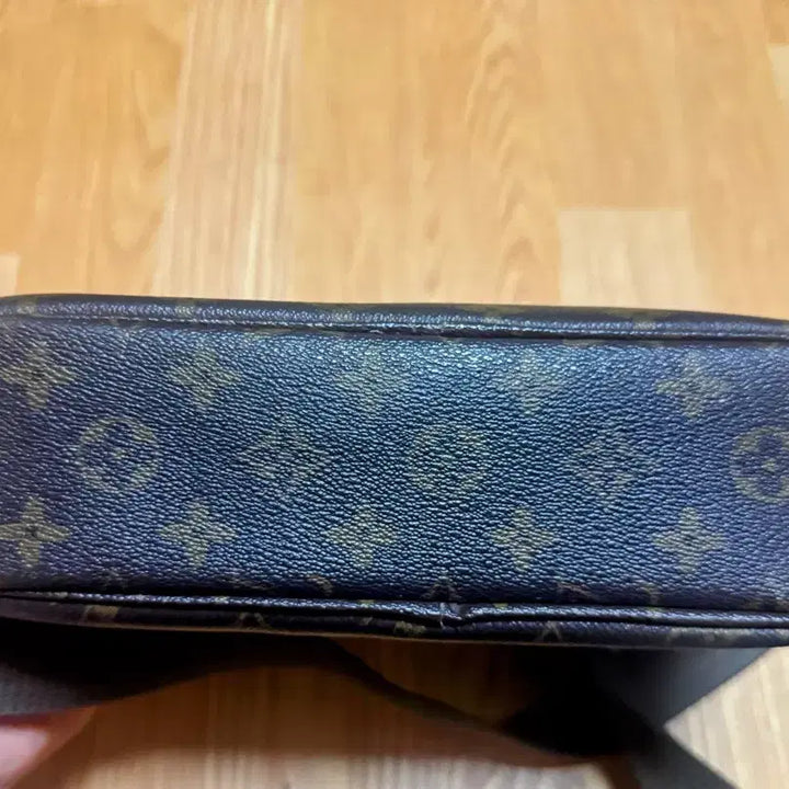 [BUNJANG] Louis Vuitton Vintage 80s Monogram Pouch / Louis Vuitton Vintage 80s Monogram Pouch